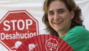 Ada Colau è il nuovo sindaco di Barcellona. Candidata di Barcelona en comú, ha saputo riunire varie anime della sinistra catalana. 