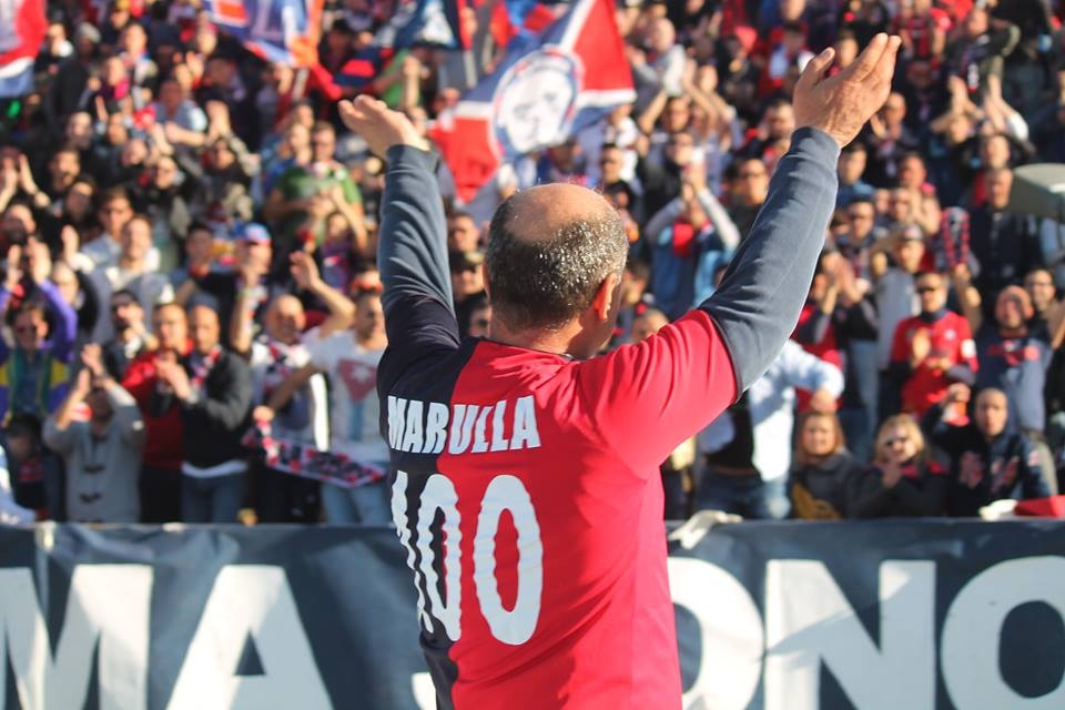 Gigi Marulla il giorno del centenario del Cosenza Calcio, di cui è stato il miglior marcatore della storia